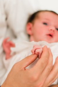 seance-naissance-val-d-oise-bebe-photographe