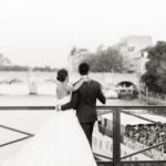 pont des arts les mariés rigolent