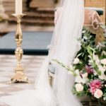 une mariée dans l eglise